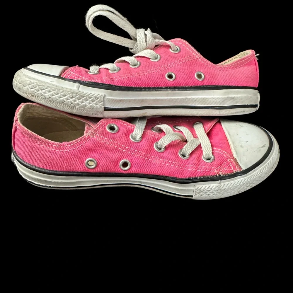 Converse Kids Sneakers in Vibrant Pink and White